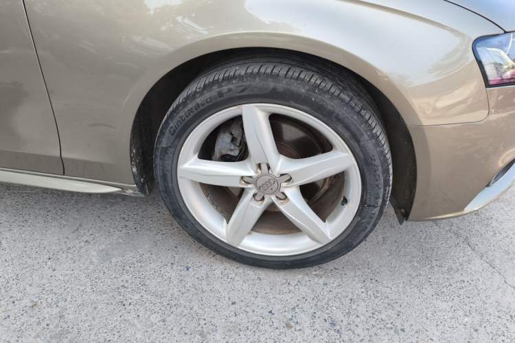 Used Audi A4L 2011 2.0 TFSI Standard Model Right Front Wheel Hub