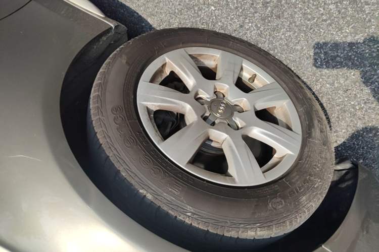 Used Audi A4L 2011 2.0 TFSI Comfort Model Right Front Wheel Hub