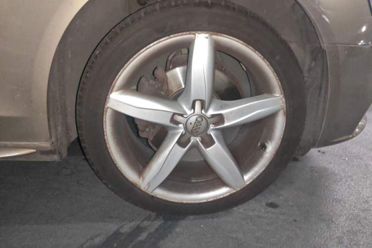 Used Audi A4L 2011 2.0 TFSI Comfort Model Right Front Wheel Hub