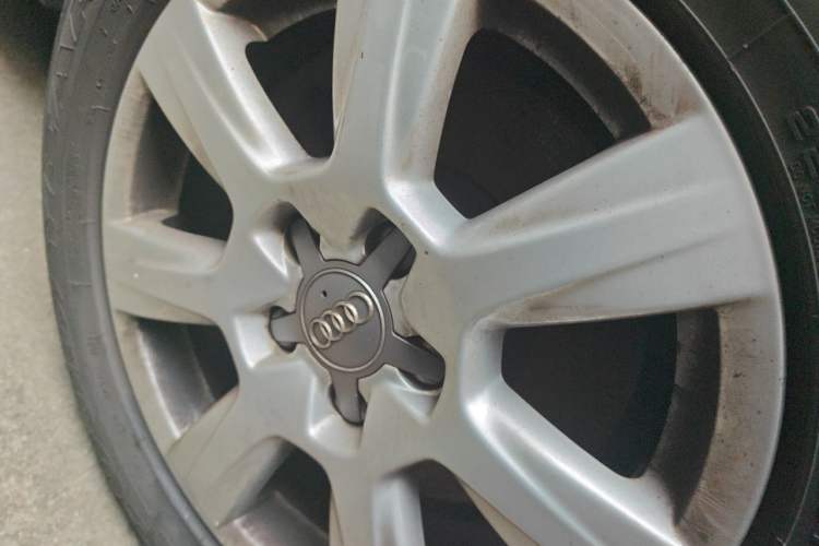 Used Audi A4L 2011 2.0 TFSI Standard Model Right Front Wheel Hub