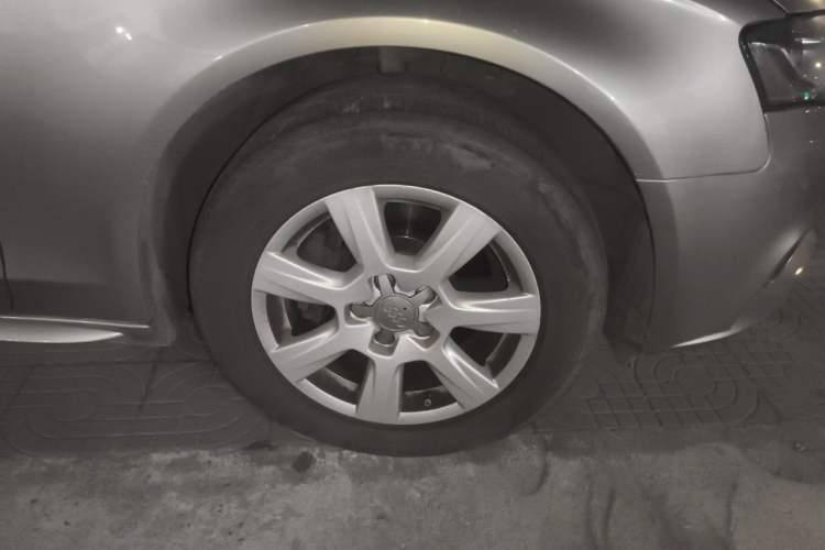 Used Audi A4L 2011 2.0 TFSI Comfort Model Right Front Wheel Hub