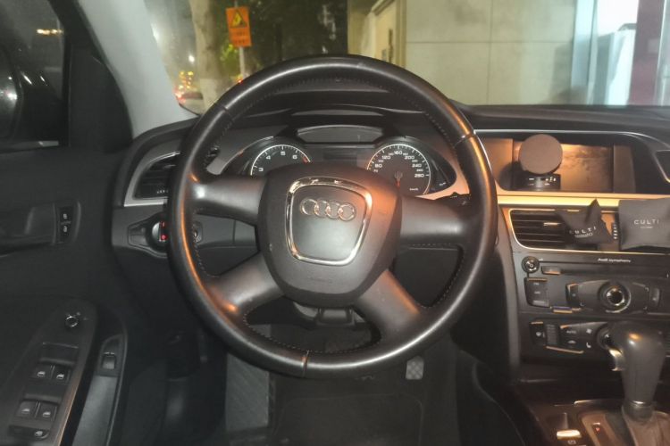 Used Audi A4L 2011 2.0 TFSI Comfort Model Steering Wheel