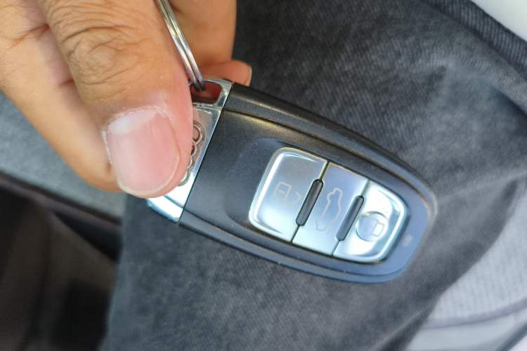 Used Audi A4L 2011 2.0 TFSI Standard Model Vehicle Key