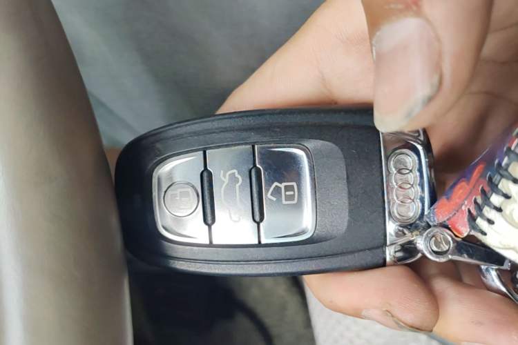 Used Audi A4L 2011 2.0 TFSI Comfort Model Vehicle Key