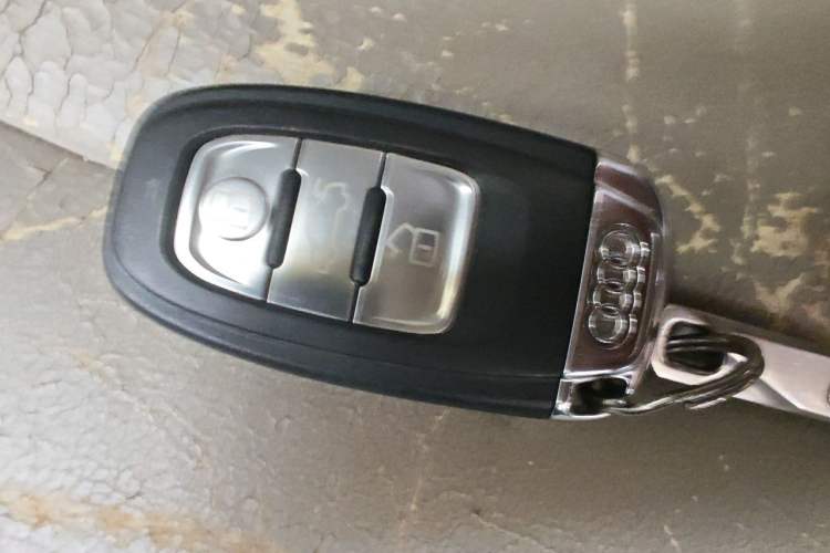 Used Audi A4L 2011 2.0 TFSI Standard Model Vehicle Key
