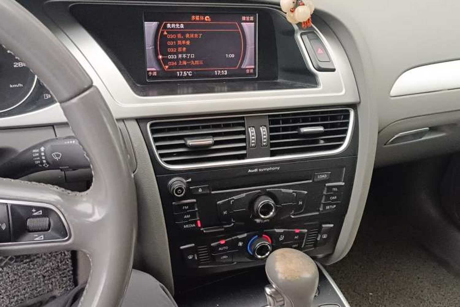 Used Audi A4L 2012 2.0 TFSI automatic standard version Audio And AC Panel
