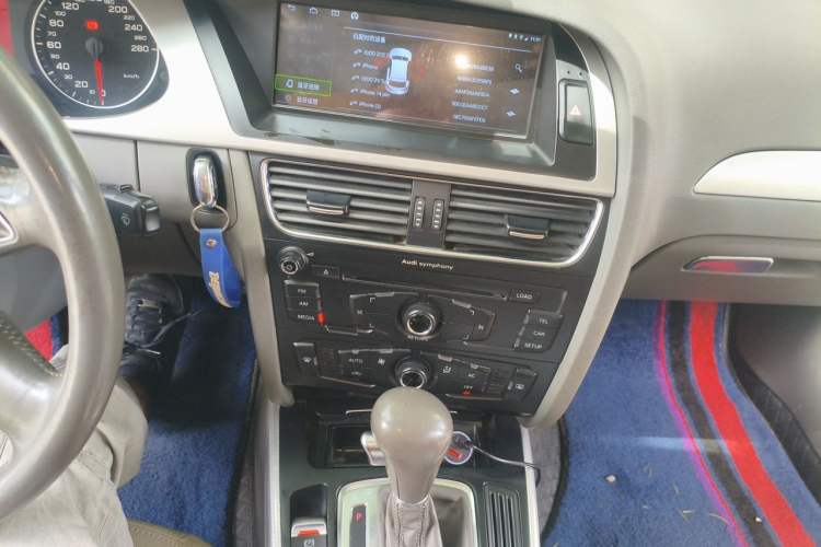 Used Audi A4L 2012 2.0 TFSI automatic standard version Audio And AC Panel