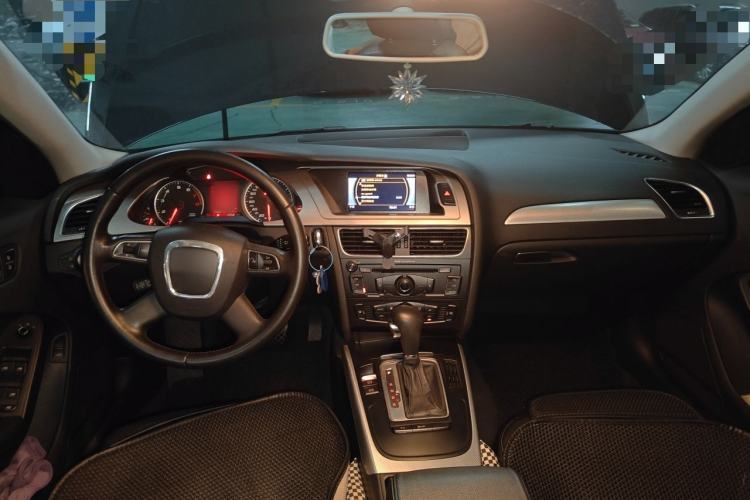 Used Audi A4L 2012 2.0 TFSI automatic standard version Center Console
