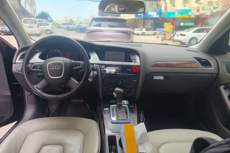 Used Audi A4L 2012 2.0 TFSI automatic standard version Center Console