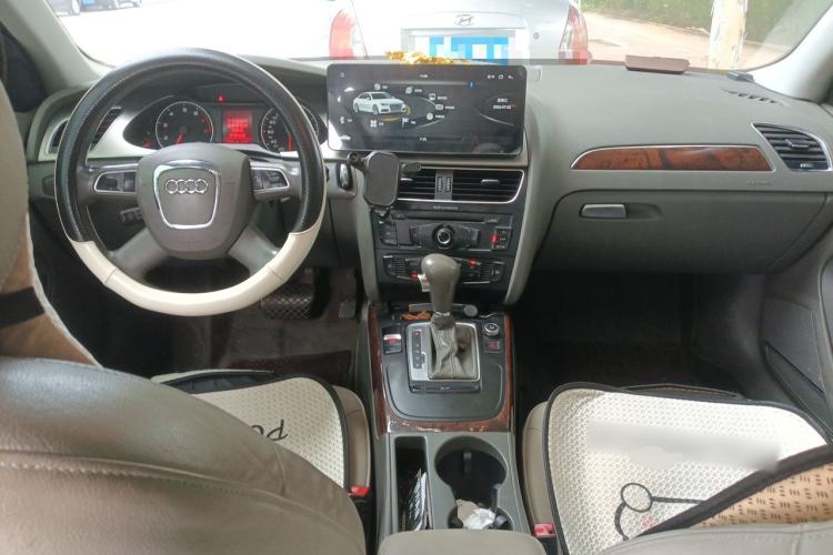 Used Audi A4L 2012 2.0 TFSI automatic Comfort trim level Center Console
