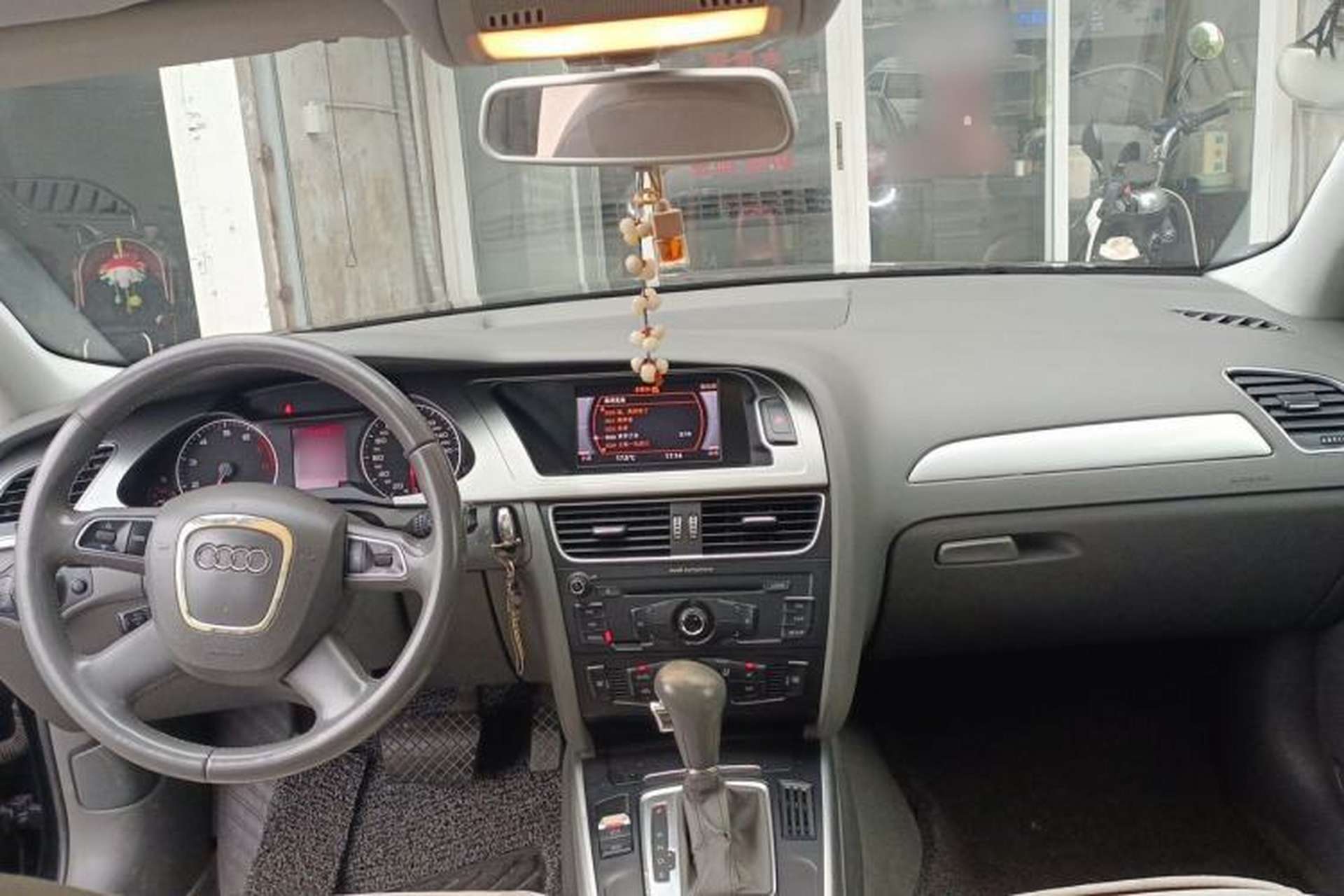 Used Audi A4L 2012 2.0 TFSI automatic standard version Center Console