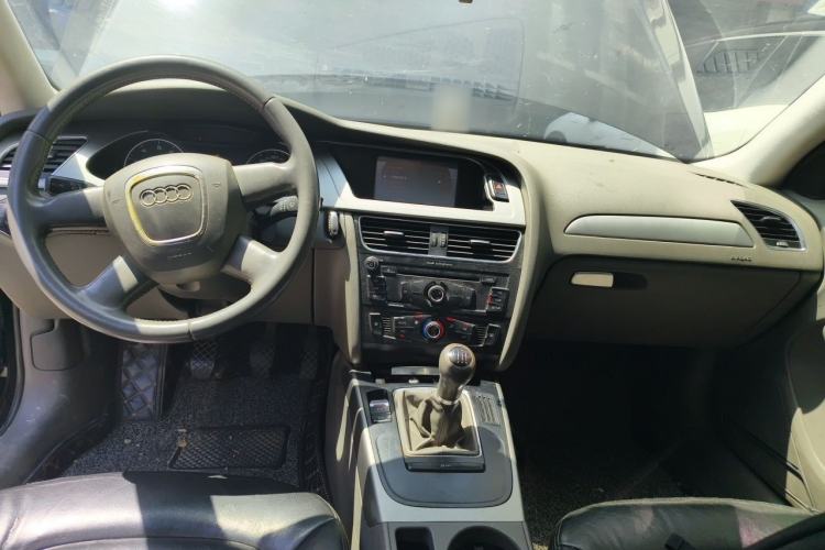 Used Audi A4L 2012 1.8 TFSI Manual Comfort Model Center Console