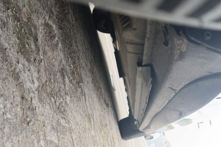 Used Audi A4L 2012 2.0 TFSI automatic standard version Chassis Front Left