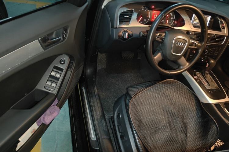 Used Audi A4L 2012 2.0 TFSI automatic standard version Driver Seat