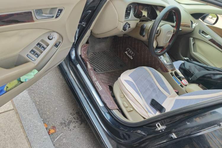 Used Audi A4L 2012 2.0 TFSI automatic Comfort trim level Driver Seat
