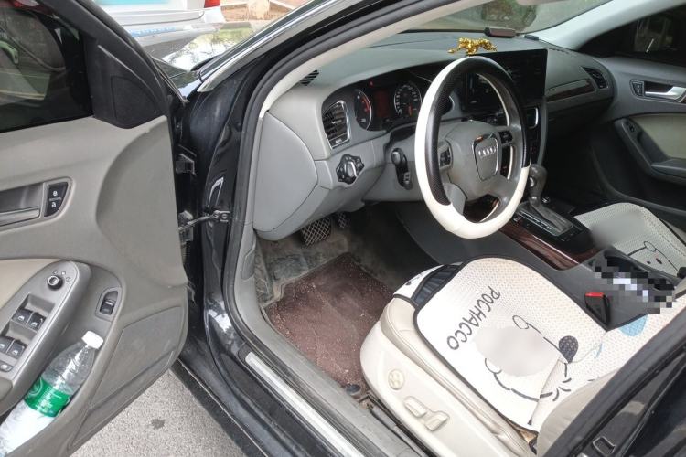 Used Audi A4L 2012 2.0 TFSI automatic Comfort trim level Driver Seat