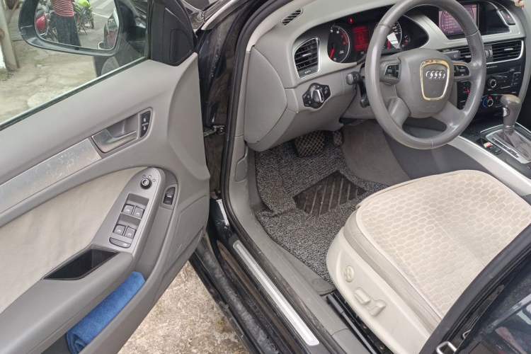 Used Audi A4L 2012 2.0 TFSI automatic standard version Driver Seat