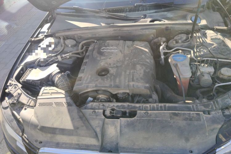 Used Audi A4L 2012 2.0 TFSI automatic Comfort trim level Engine Bay