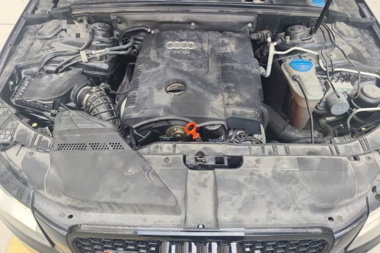 Used Audi A4L 2012 2.0 TFSI automatic standard version Engine Bay