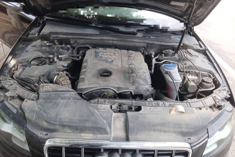 Used Audi A4L 2012 2.0 TFSI automatic Comfort trim level Engine Bay