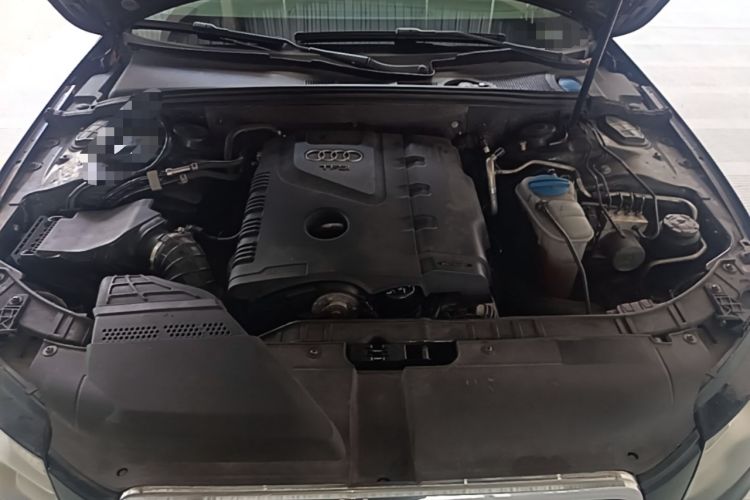 Used Audi A4L 2012 2.0 TFSI automatic Comfort trim level Engine Bay