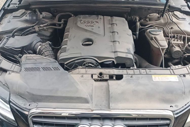 Used Audi A4L 2012 2.0 TFSI automatic standard version Engine Bay