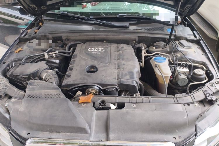 Used Audi A4L 2012 2.0 TFSI automatic standard version Engine Bay