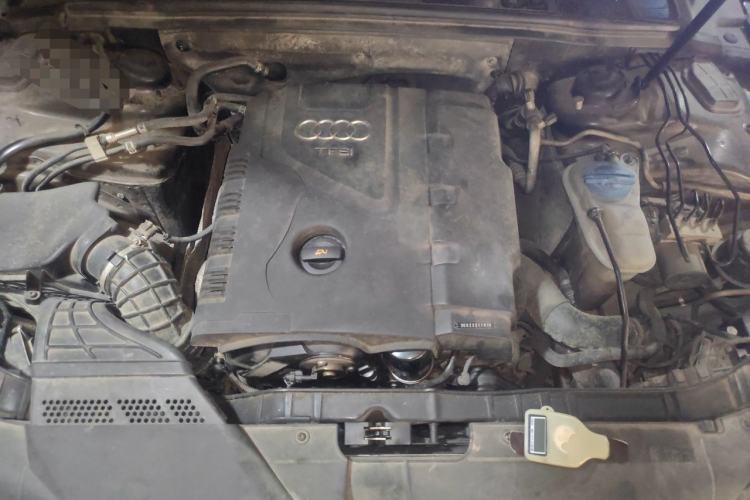 Used Audi A4L 2012 2.0 TFSI automatic Comfort trim level Engine Bay