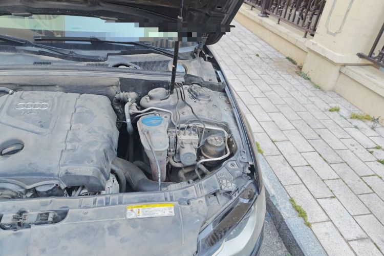 Used Audi A4L 2012 2.0 TFSI automatic Comfort trim level Engine Bay Left