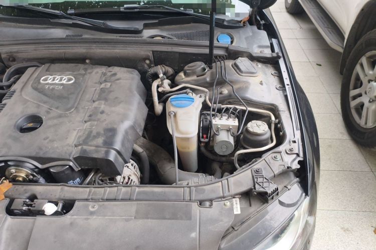 Used Audi A4L 2012 2.0 TFSI automatic standard version Engine Bay Left