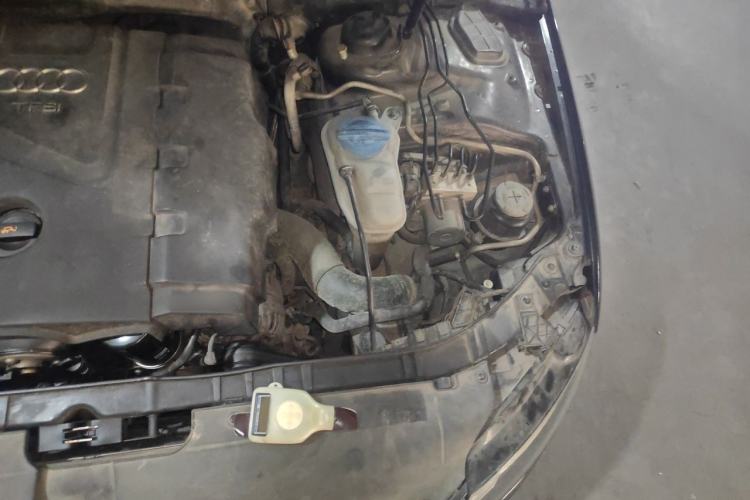 Used Audi A4L 2012 2.0 TFSI automatic Comfort trim level Engine Bay Left
