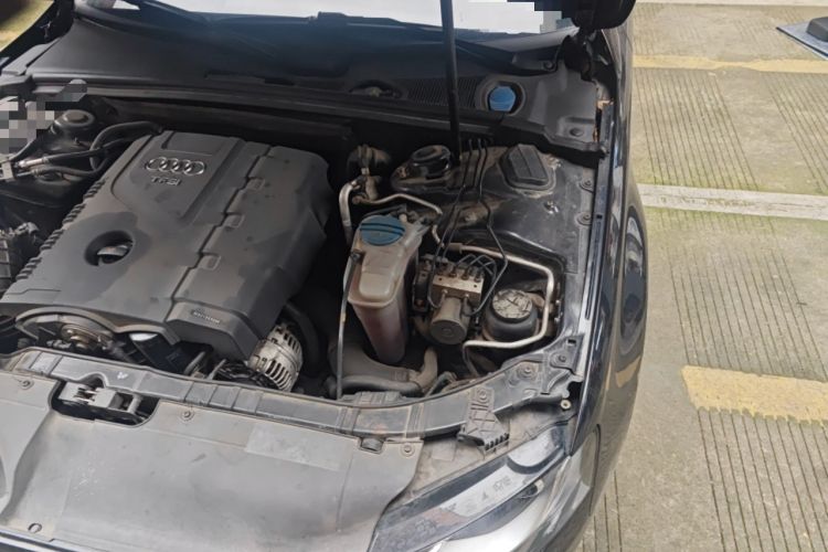 Used Audi A4L 2012 2.0 TFSI automatic standard version Engine Bay Left