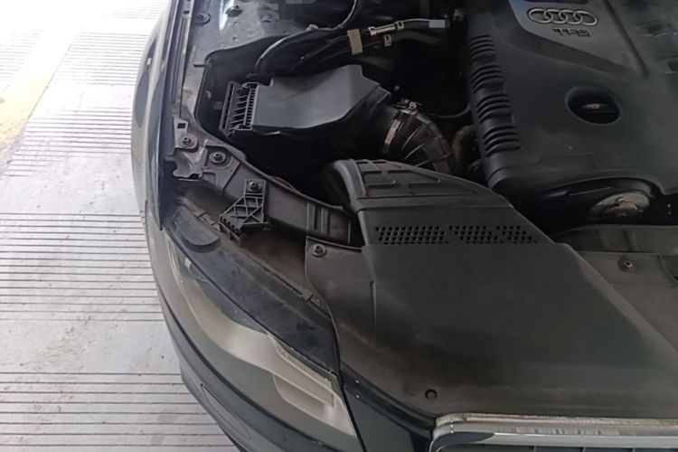 Used Audi A4L 2012 2.0 TFSI automatic Comfort trim level Engine Bay Right