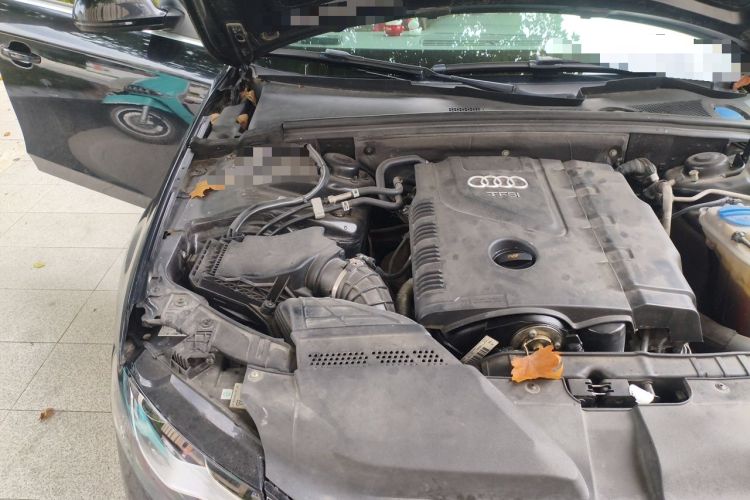 Used Audi A4L 2012 2.0 TFSI automatic standard version Engine Bay Right
