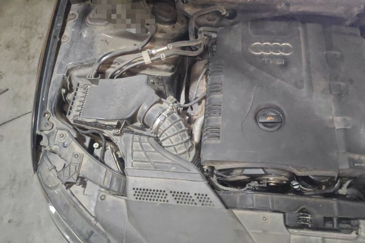Used Audi A4L 2012 2.0 TFSI automatic Comfort trim level Engine Bay Right