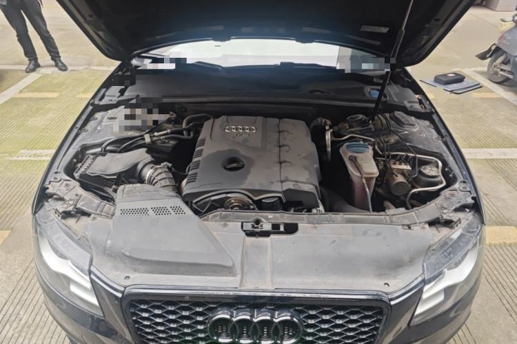 Used Audi A4L 2012 2.0 TFSI automatic standard version Engine Bay