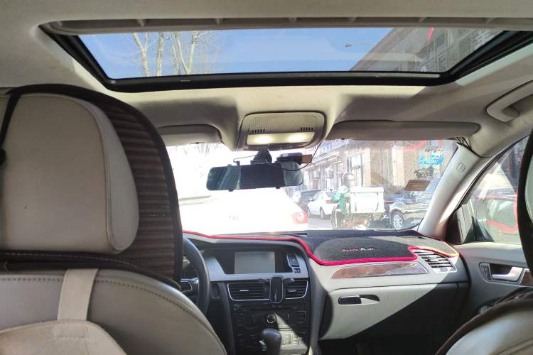 Used Audi A4L 2012 2.0 TFSI automatic Comfort trim level Headliner