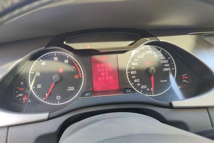 Used Audi A4L 2012 2.0 TFSI automatic Comfort trim level Instrument Cluster
