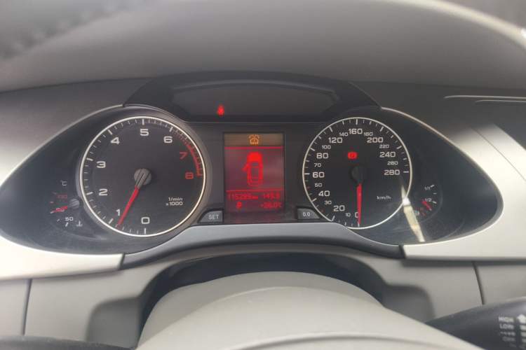 Used Audi A4L 2012 2.0 TFSI automatic standard version Instrument Cluster