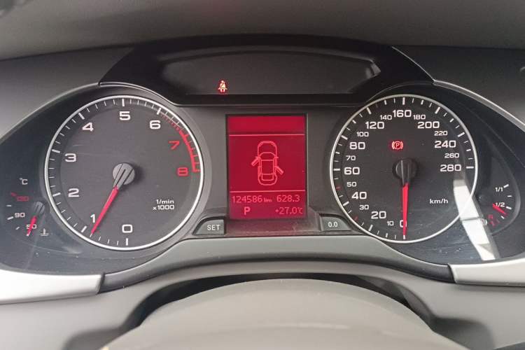 Used Audi A4L 2012 2.0 TFSI automatic standard version Instrument Cluster