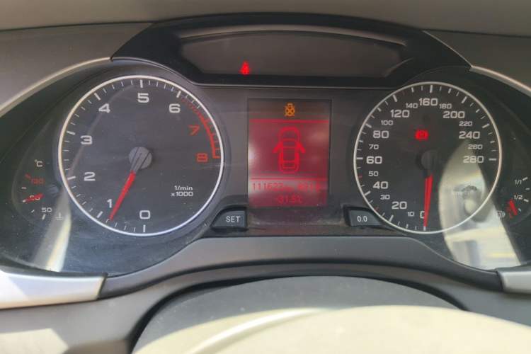 Used Audi A4L 2012 1.8 TFSI Manual Comfort Model Instrument Cluster