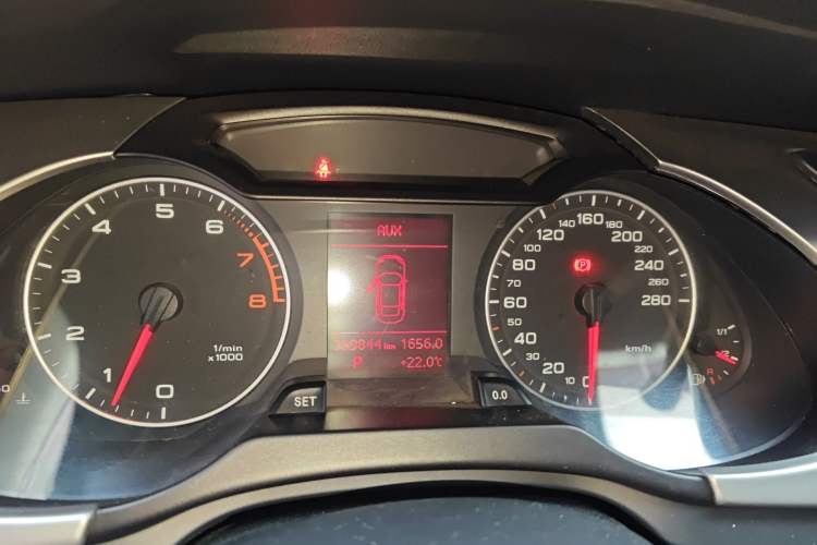 Used Audi A4L 2012 2.0 TFSI automatic standard version Instrument Cluster