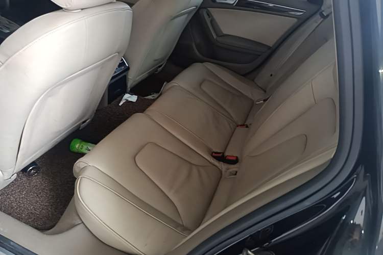 Used Audi A4L 2012 2.0 TFSI automatic Comfort trim level Left Rear Seat