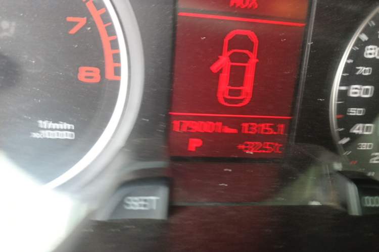 Used Audi A4L 2012 2.0 TFSI automatic Comfort trim level Odometer Close Up