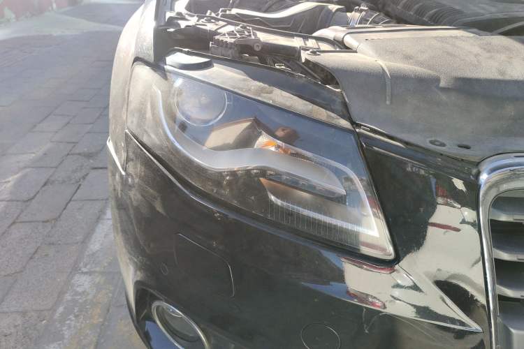 Used Audi A4L 2012 2.0 TFSI automatic Comfort trim level Right Front Headlight