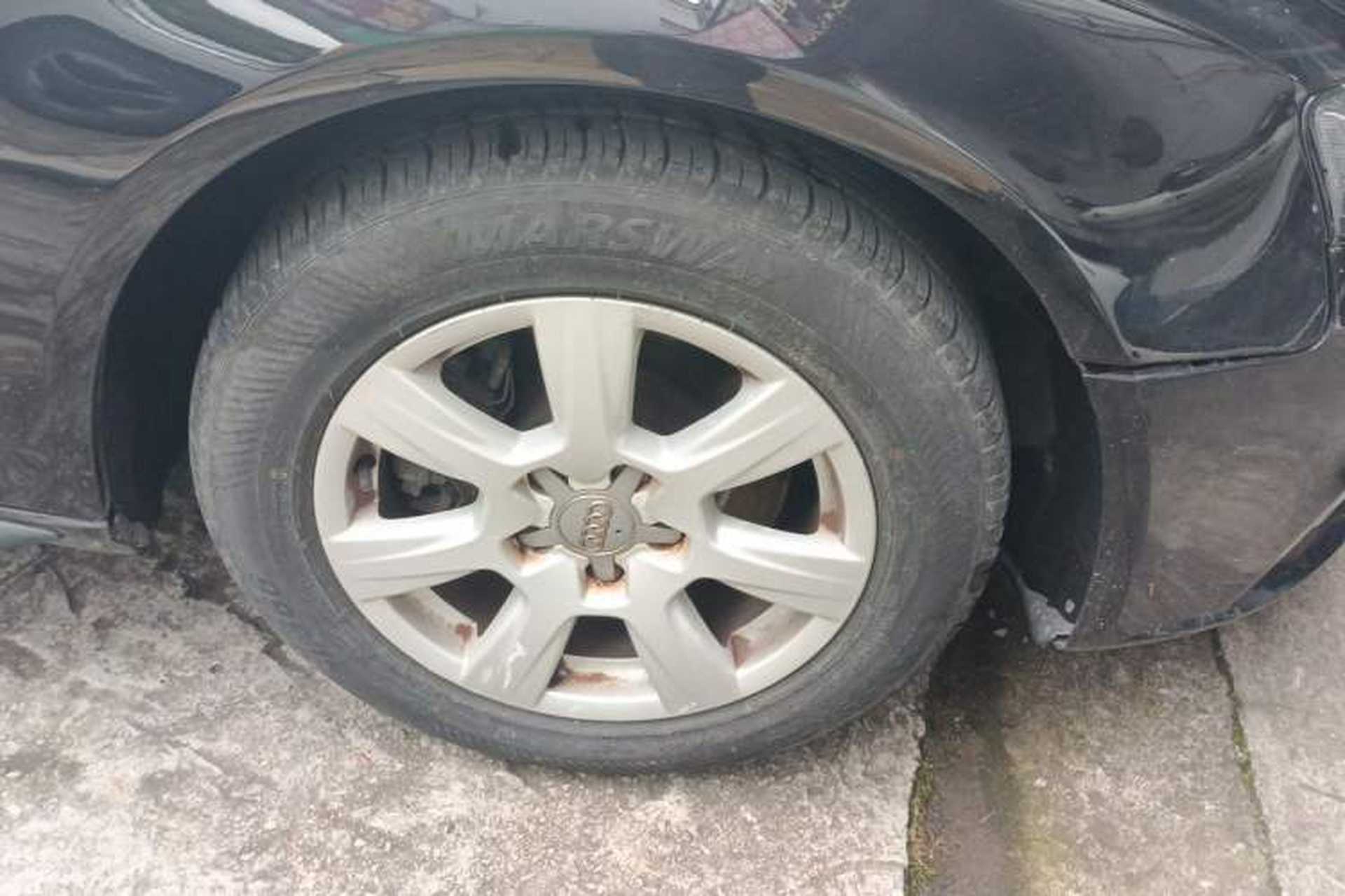 Used Audi A4L 2012 2.0 TFSI automatic standard version Right Front Wheel Hub