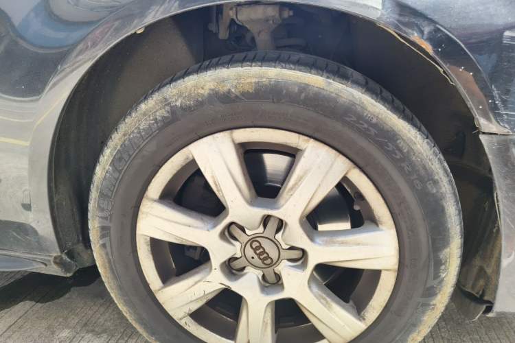 Used Audi A4L 2012 1.8 TFSI Manual Comfort Model Right Front Wheel Hub