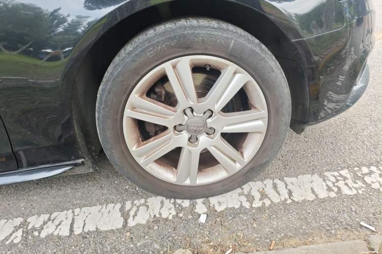 Used Audi A4L 2012 2.0 TFSI Automatic Technology Model Right Front Wheel Hub