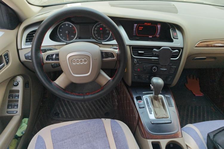Used Audi A4L 2012 2.0 TFSI automatic Comfort trim level Steering Wheel