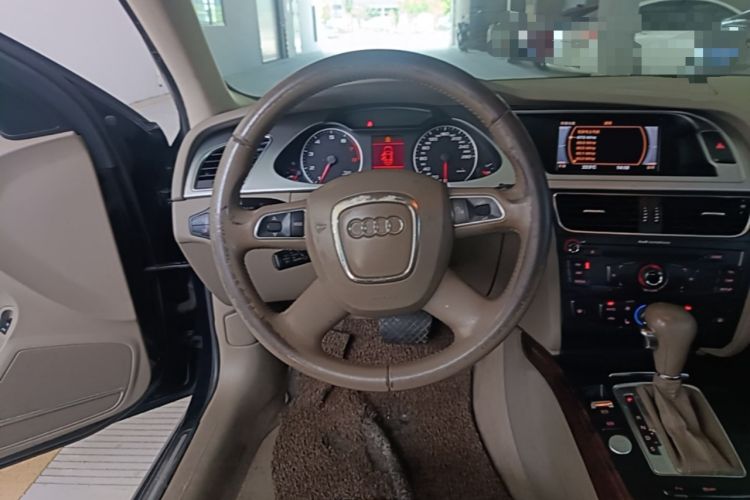 Used Audi A4L 2012 2.0 TFSI automatic Comfort trim level Steering Wheel